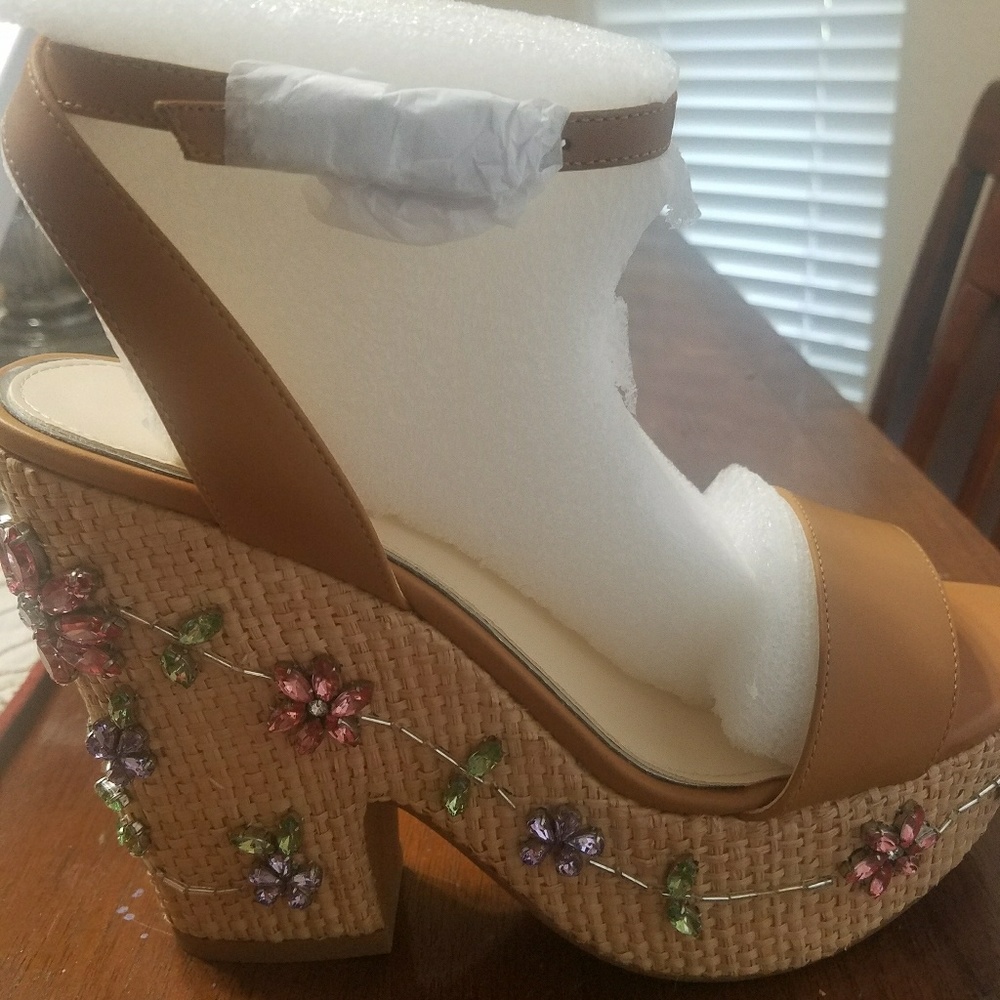 Women's shoes